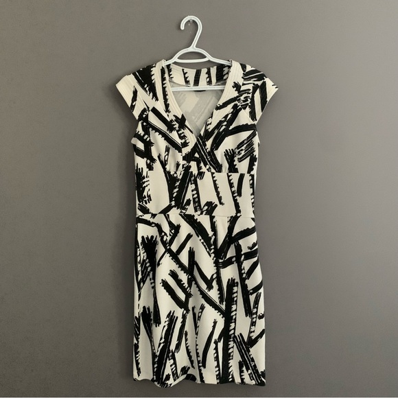 B. Smart Size 8 Black and White Patterned Dress - Picture 2 of 10